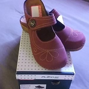 Flexus mary jane clogs